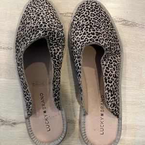 Lucky Brand Cheetah slides